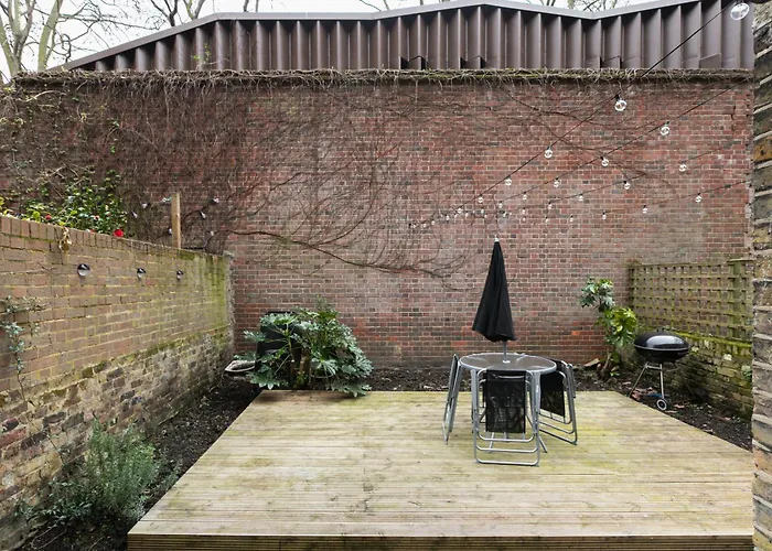 Spacious Apt With Garden In Central London